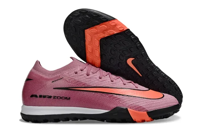 Nike Chaussures de football à empeigne en maille noir et rose, semelle iridescente holographique, pour terrain ferme 20