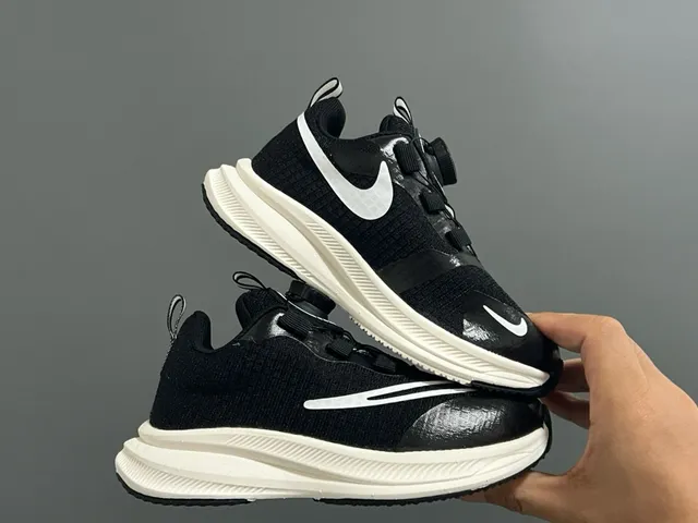 Nike Pink White Dial-Lacing System Engineered Mesh Upper Running Shoes 19