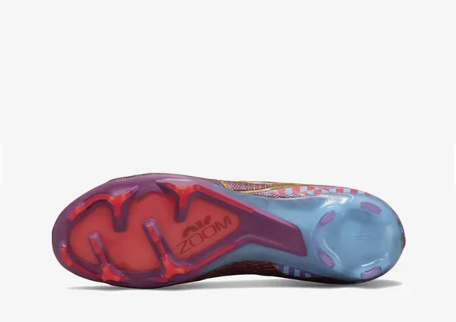 Nike Violet Or Knit Upper Swoosh Firm-Ground Chaussures de Football 3