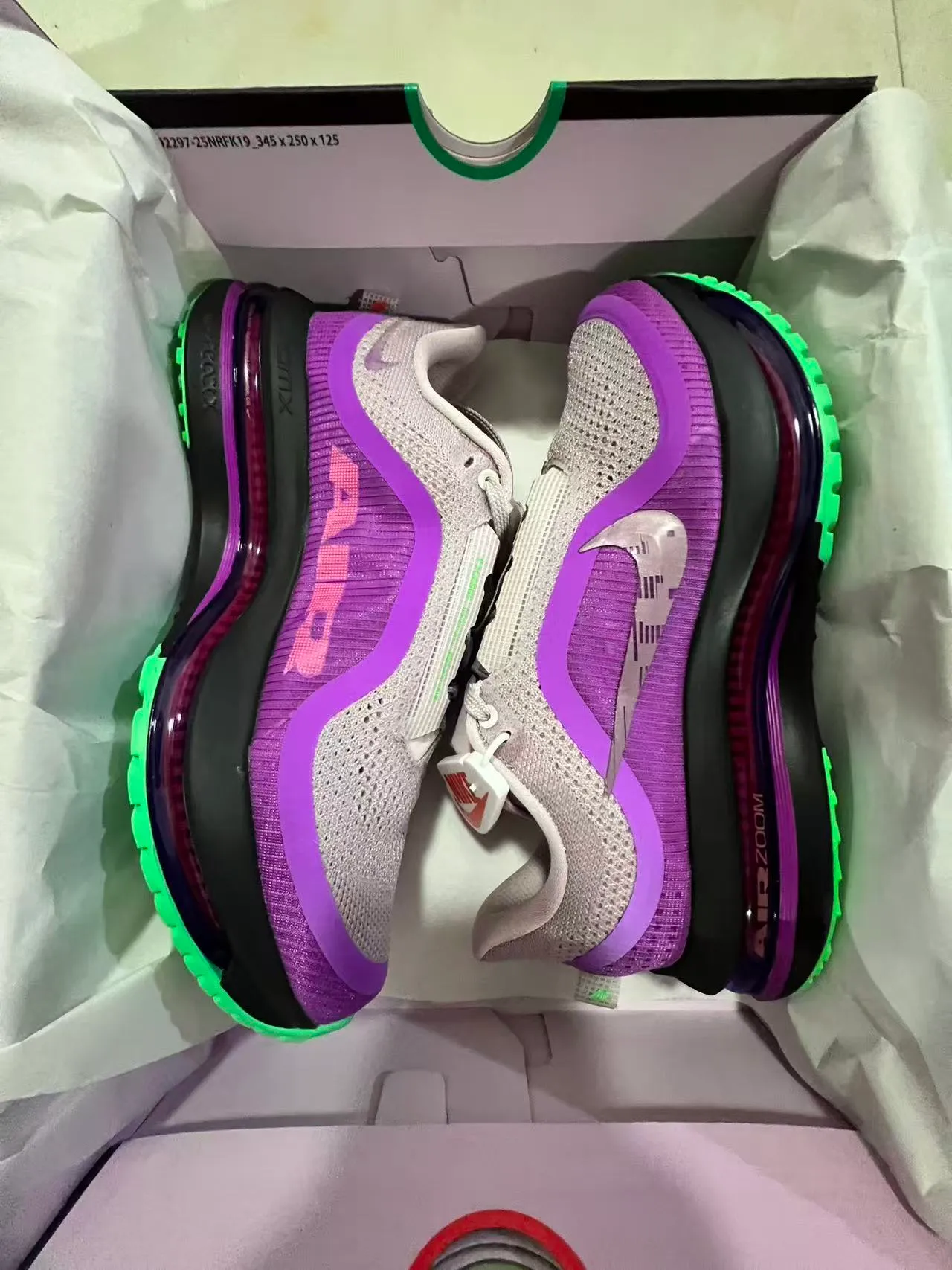 Nike Chaussures de course avec empeigne en knit engineered, couleur violet et vert, unité Air Zoom de pleine longueur 9