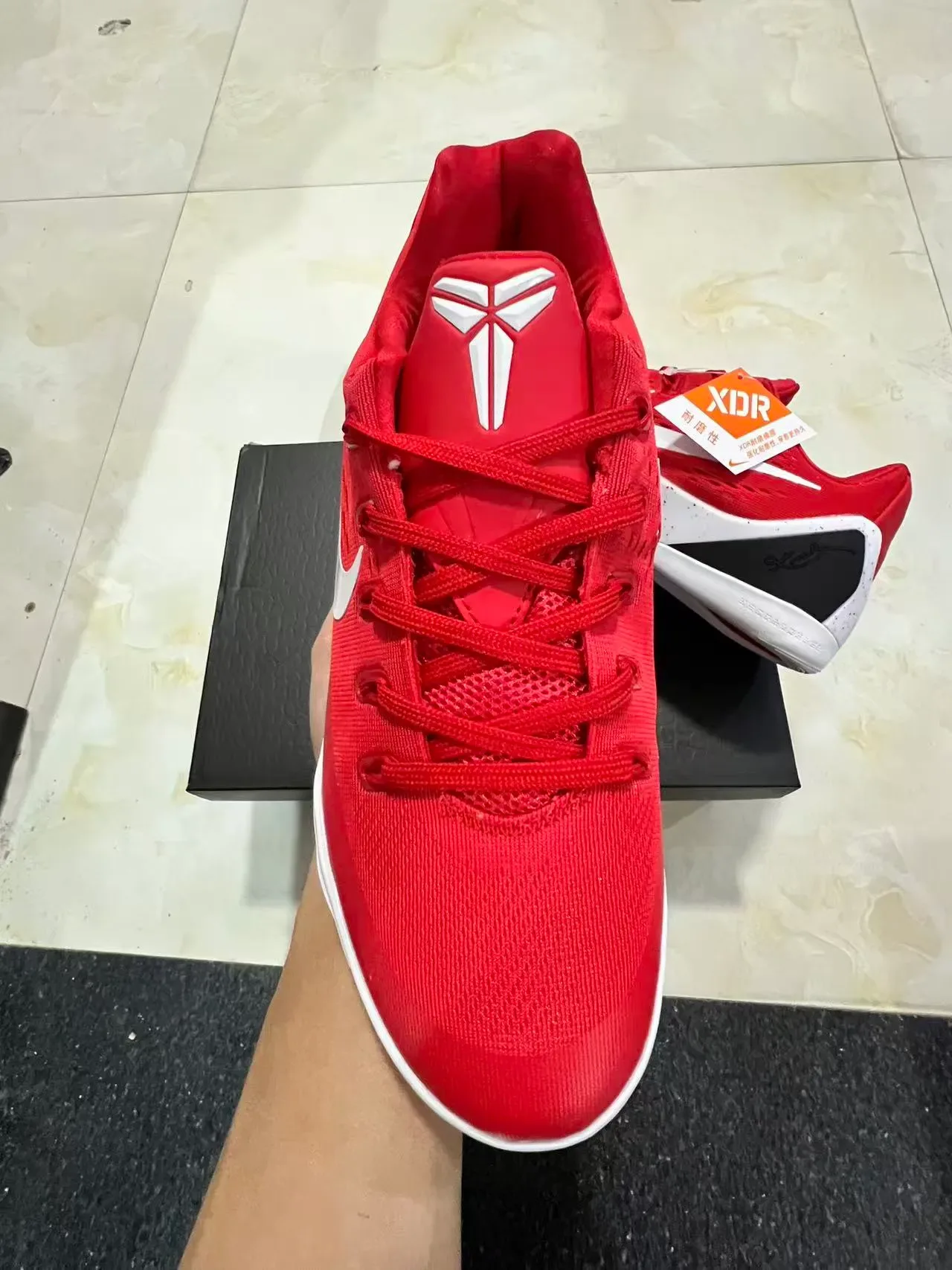 Nike Chaussures de Basketball avec Upper en Maille Rouge Noir et Semelle Médiane Blanche Mouchetée 3
