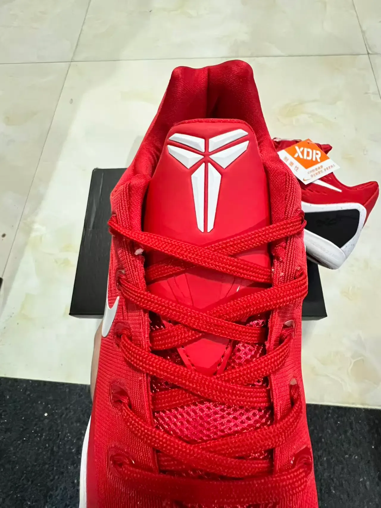 Nike Chaussures de Basketball avec Upper en Maille Rouge Noir et Semelle Médiane Blanche Mouchetée 4