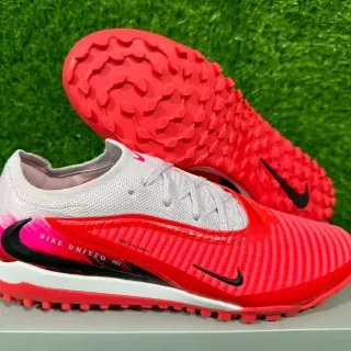 Nike Rojo Rosa Zapatos de fútbol turf de bajo corte con upper de knit ribeteado sintético jaula del antepié