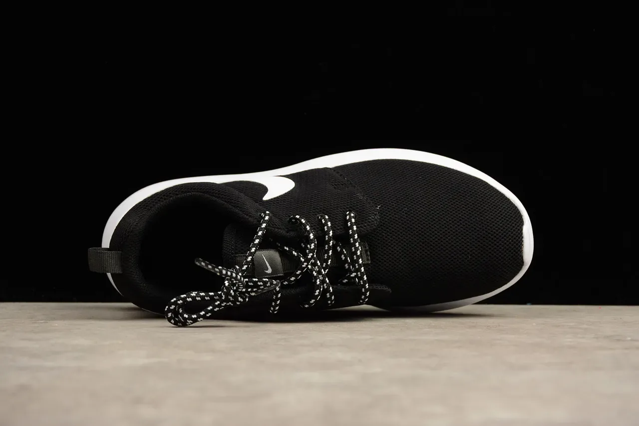 Nike Roshe One Black and White Lifestyle Sneakers 8