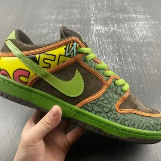 Nike SB Dunk Low Graffiti Print Olive Green 滑板鞋