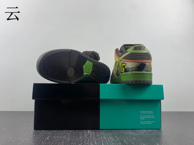 Nike SB Dunk Low Graffiti Print Olive Green أحذية تزلج 2