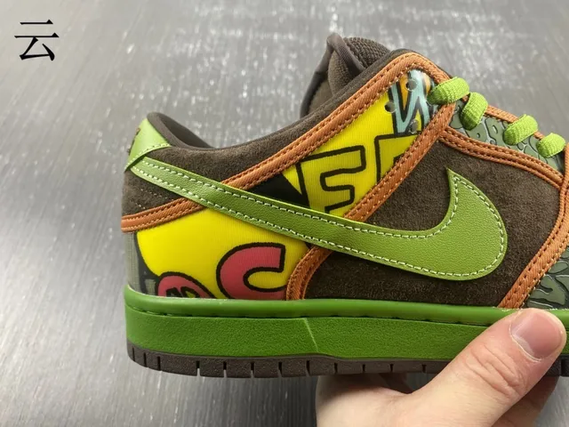 Nike SB Dunk Low Graffiti Print Olive Green أحذية تزلج 11