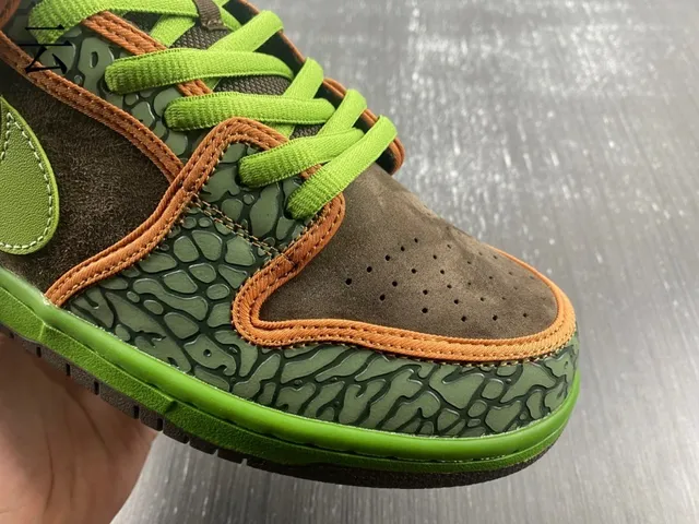 Nike SB Dunk Low Graffiti Print Olive Green أحذية تزلج 13