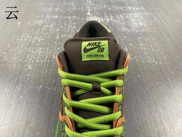 Nike SB Dunk Low Graffiti Print Olive Green أحذية تزلج 15