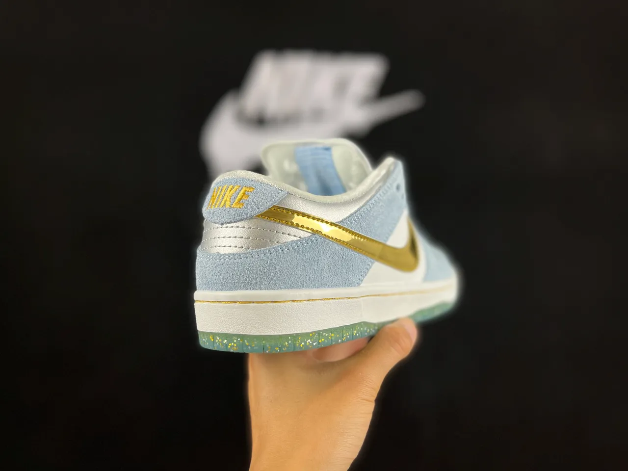 Nike SB Dunk Low أحذية تزلج أزرق فاتح وذهبي 5