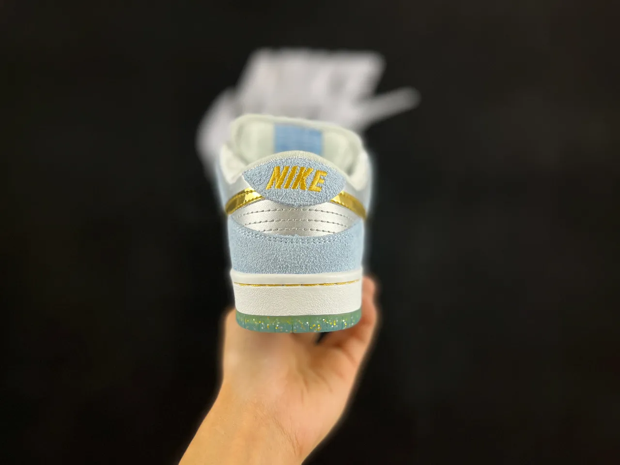 Nike SB Dunk Low أحذية تزلج أزرق فاتح وذهبي 6