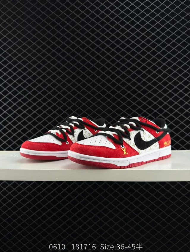 Nike SB Dunk Low Red White Black Gold Monogram Chaussures de skateboard 3