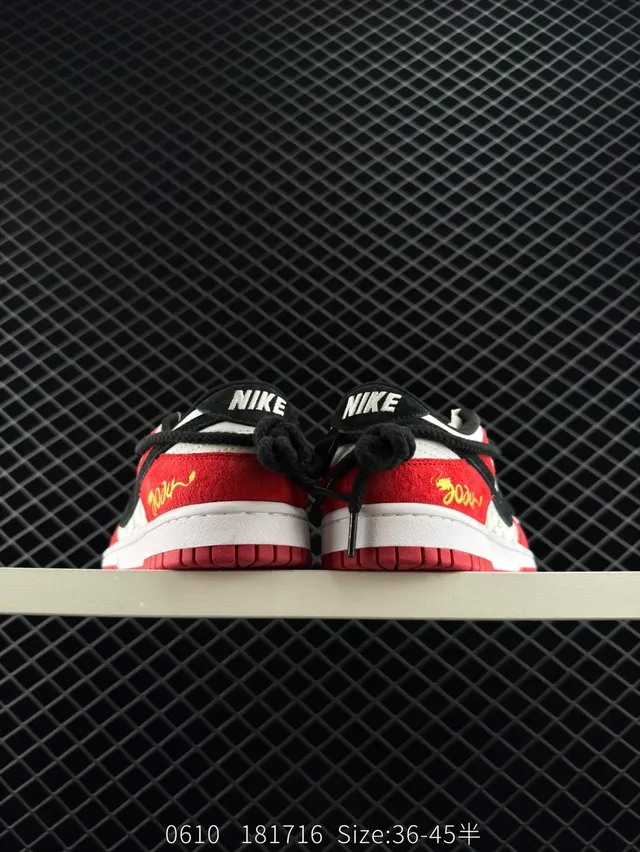 Nike SB Dunk Low Red White Black Gold Monogram Chaussures de skateboard 4