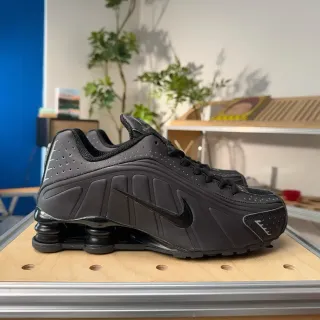 耐克 Shox 单色黑色生活方式运动鞋