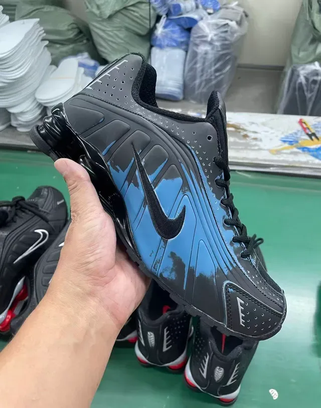 Nike Shox Monochromatic Black Lifestyle Sneakers 10