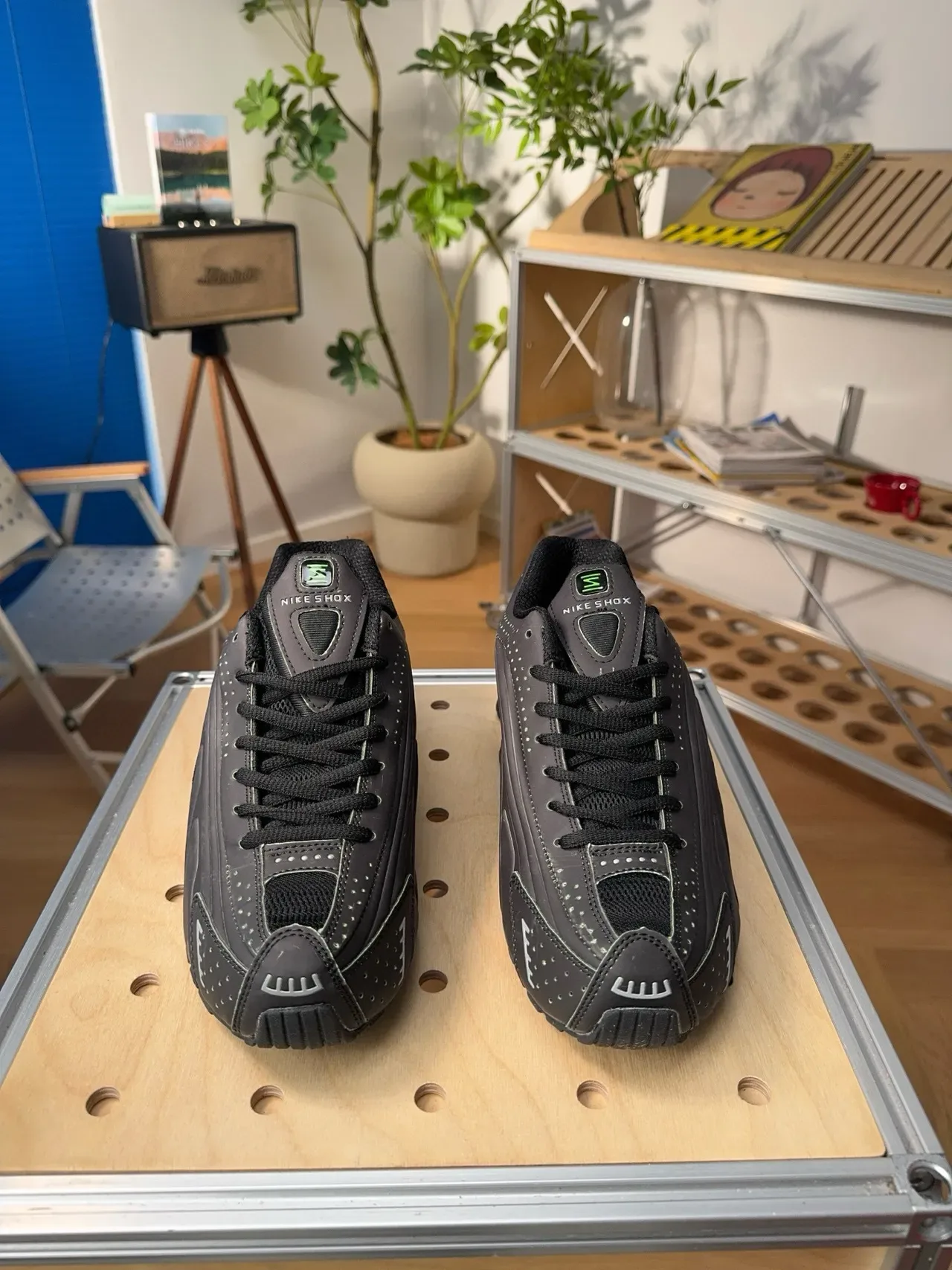Nike Shox NZ noir sneakers lifestyle 5