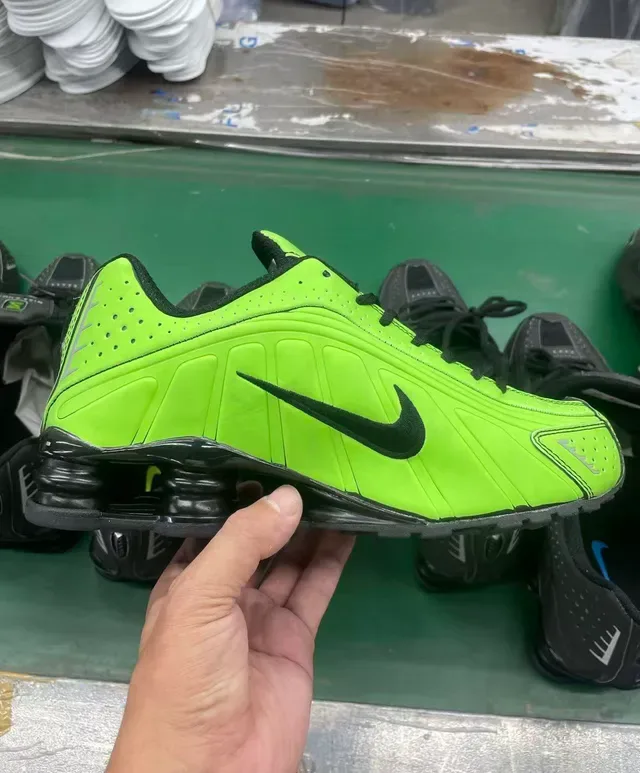 Nike Shox NZ noir sneakers lifestyle 7