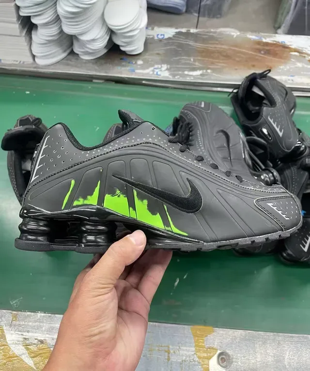 Nike Shox NZ noir sneakers lifestyle 9