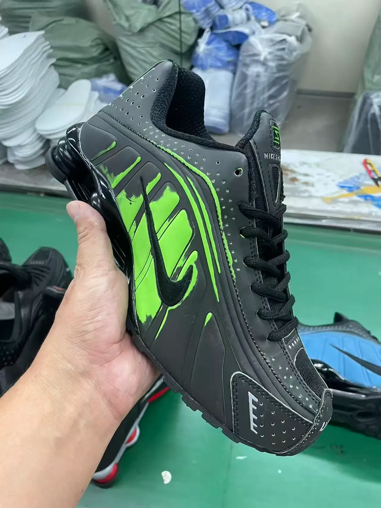 Nike Shox NZ noir sneakers lifestyle 10