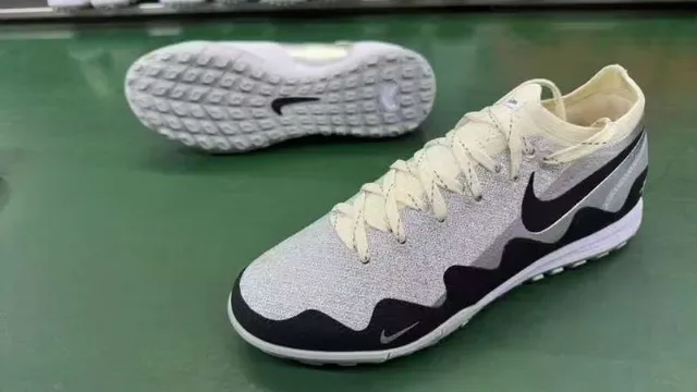 Nike Silver Beige Metallic Upper Laces And Collar Sneakers 8