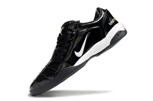 Nike Total 90 III Noir et Blanc Chaussures de Football Indoor 4