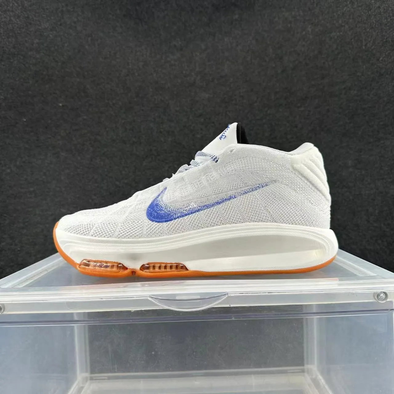 Nike Chaussures de Basket-ball Blanc et Bleu Hautes en Tricot 2