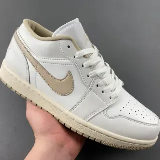 Nike White Beige Low-Top Leather Upper Lifestyle Sneakers