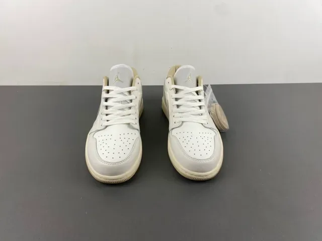 Nike White Beige Low-Top Leather Upper Lifestyle Sneakers 11