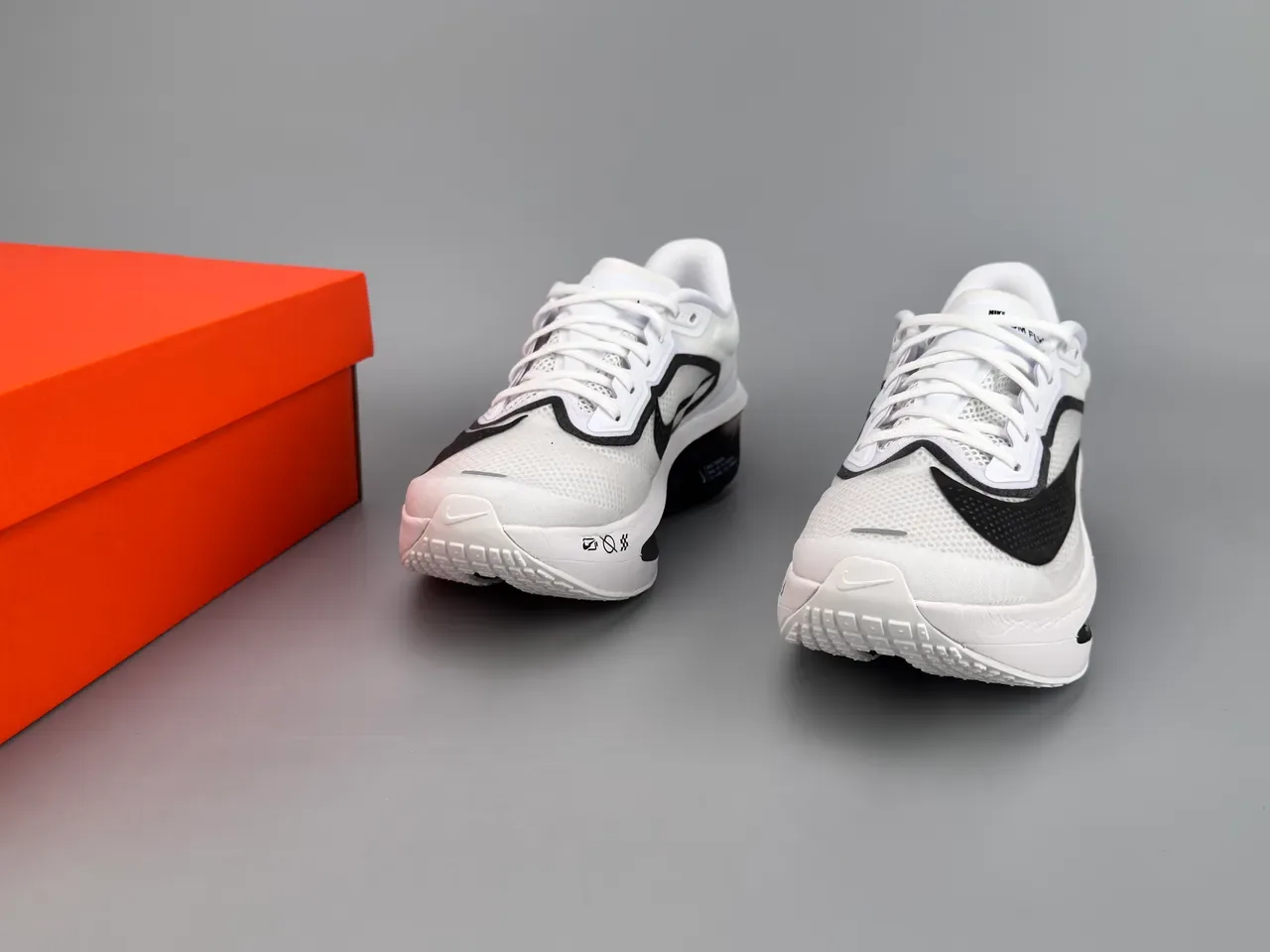 Nike White Black Engineered Mesh Upper Sculpted ZoomX Midsole Running Shoes 3