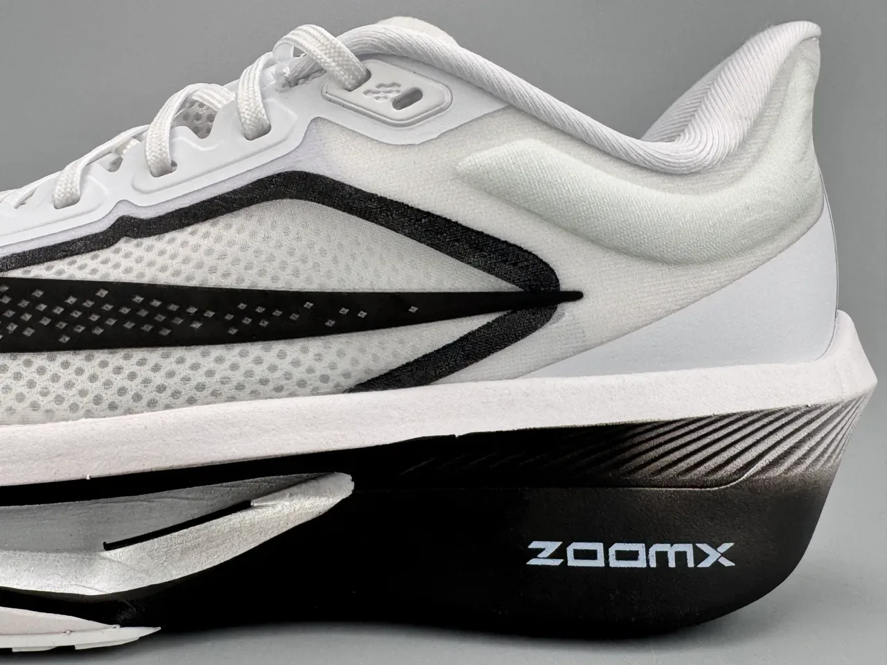 Nike White Black Engineered Mesh Upper Sculpted ZoomX Midsole Running Shoes 5