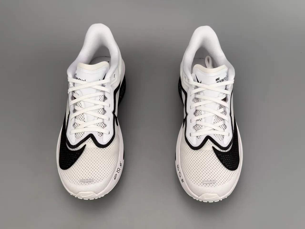 Nike White Black Engineered Mesh Upper Sculpted ZoomX Midsole Running Shoes 7