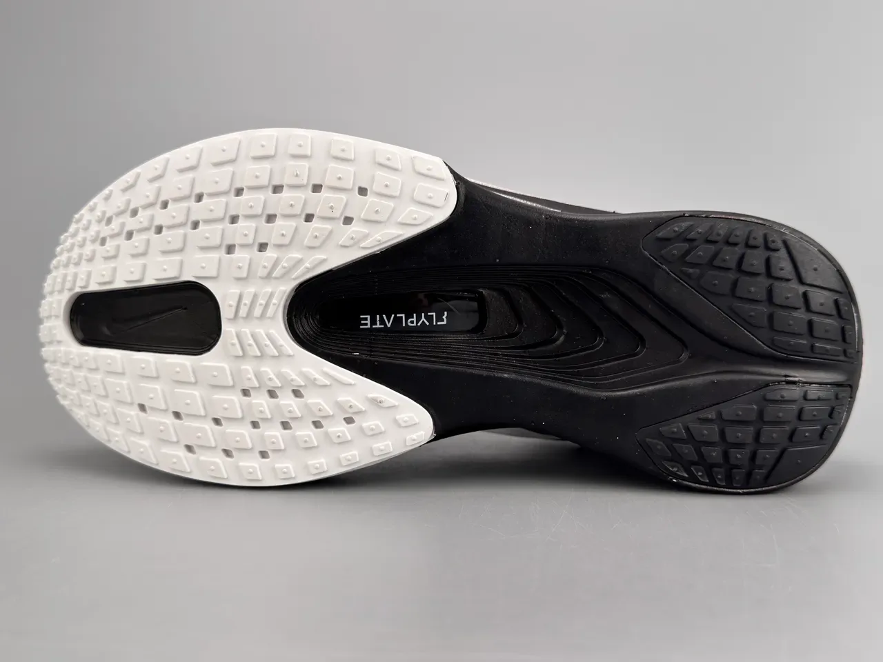 Nike White Black Engineered Mesh Upper Sculpted ZoomX Midsole Running Shoes 8