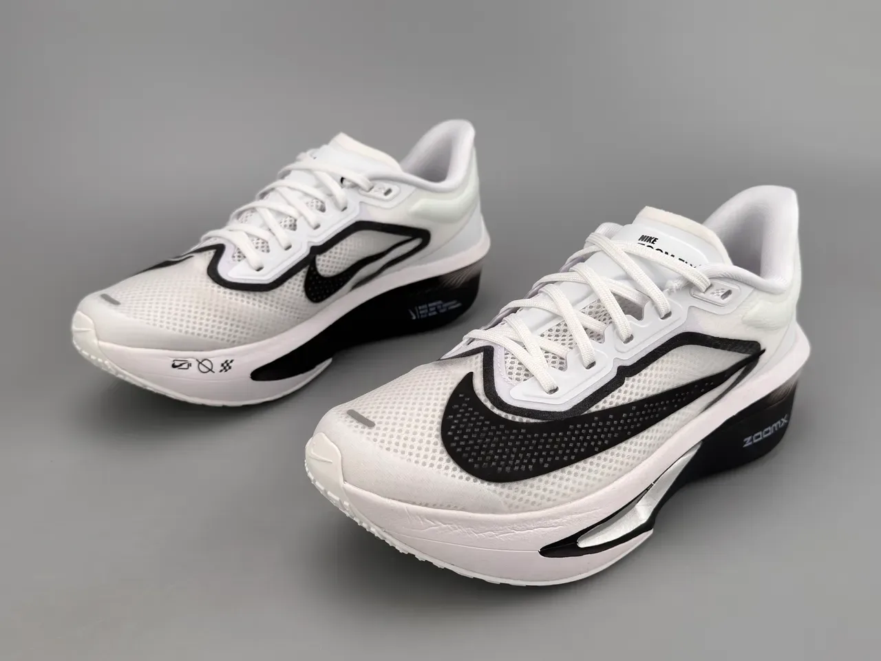 Nike White Black Engineered Mesh Upper Sculpted ZoomX Midsole Running Shoes 9