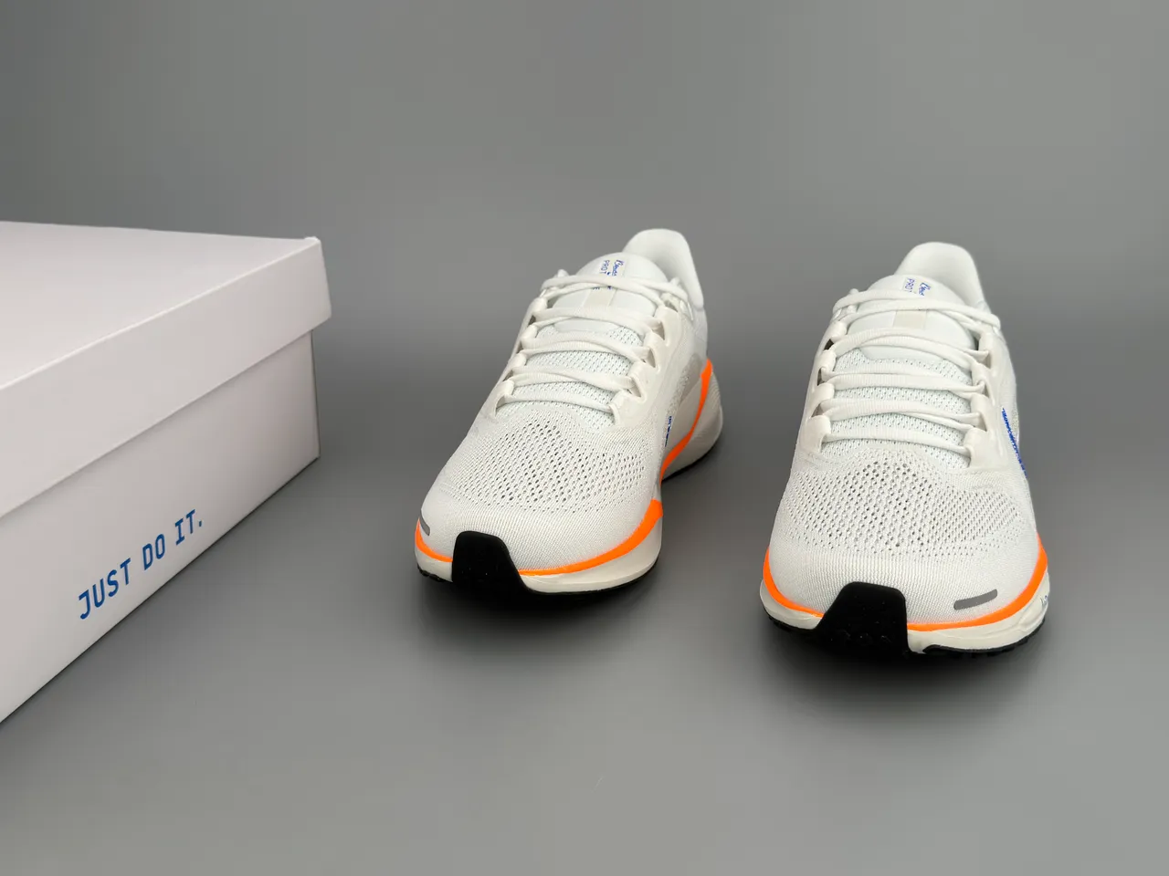 Nike White Blue Engineered Mesh Upper Speckled Swoosh Running Shoes 3