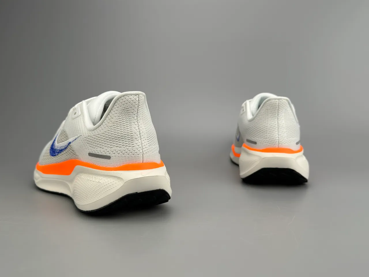 Nike White Blue Engineered Mesh Upper Speckled Swoosh Running Shoes 4