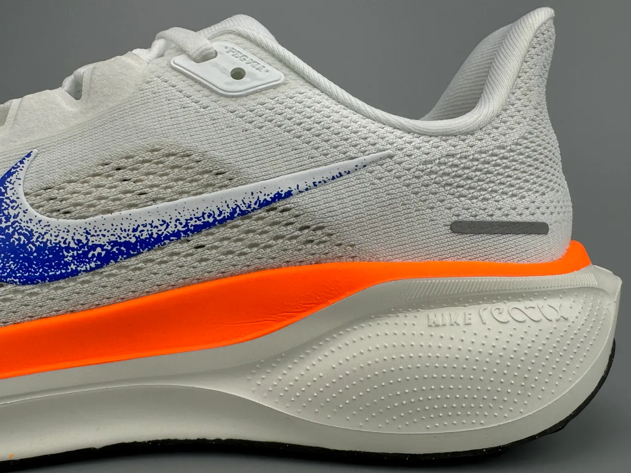 Nike White Blue Engineered Mesh Upper Speckled Swoosh Running Shoes 5