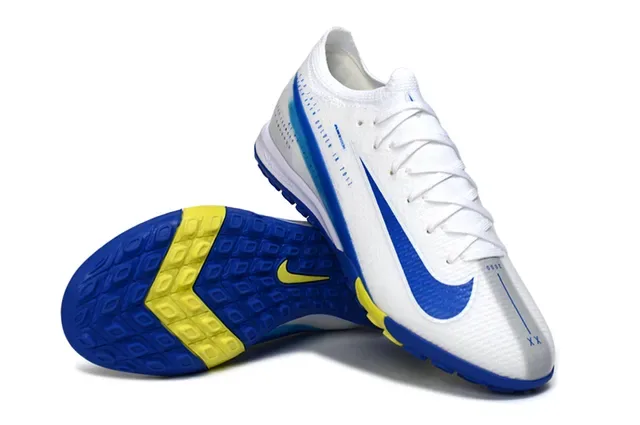 Nike Chaussures de football Turf blanc et bleu upper en maille silhouette low-cut 4