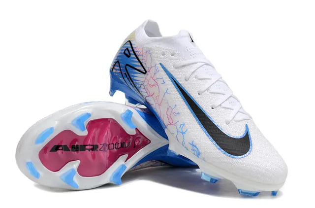 Nike Sapatos de futebol branco e azul de corte baixo com upper de malha overlay de arte gráfica em linha para solo firme 4