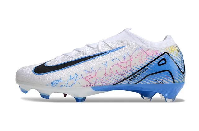 Nike Sapatos de futebol branco e azul de corte baixo com upper de malha overlay de arte gráfica em linha para solo firme 7