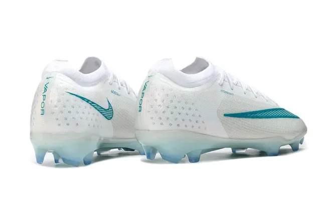 Nike Chaussures de Football Blanc et Bleu Low-Cut Knit Upper Semelle de Plaque Translucida Firm-Ground 5