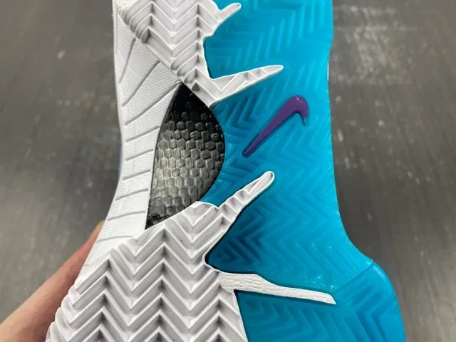 Nike Blanc Bleu Mi-Coupure Silhouette Upper Synthétique Multicouche Chaussures de Basketball 8