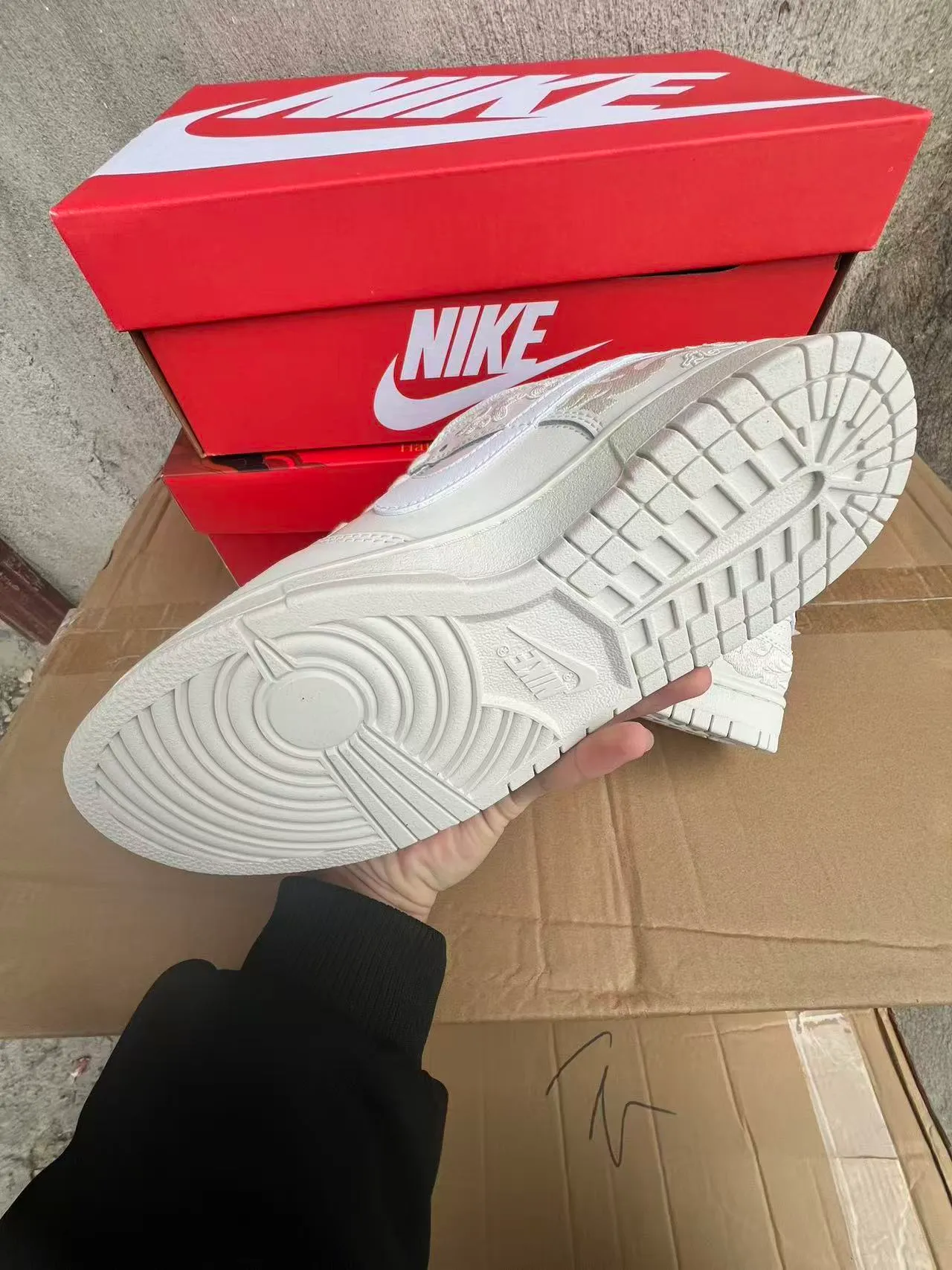 Nike White Burgundy Low-Top Embossed Decorative Motifs Lifestyle Sneakers 6