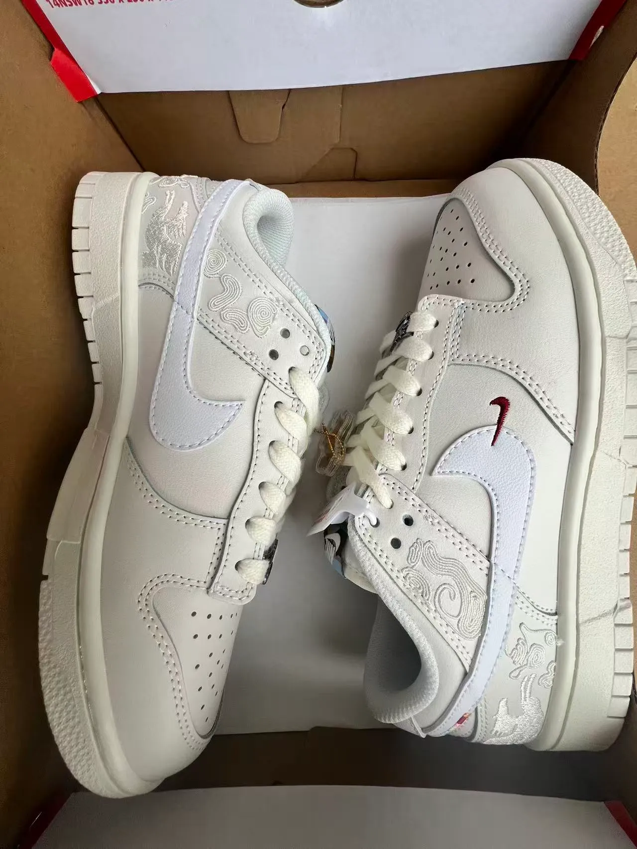 Nike White Burgundy Low-Top Embossed Decorative Motifs Lifestyle Sneakers 9
