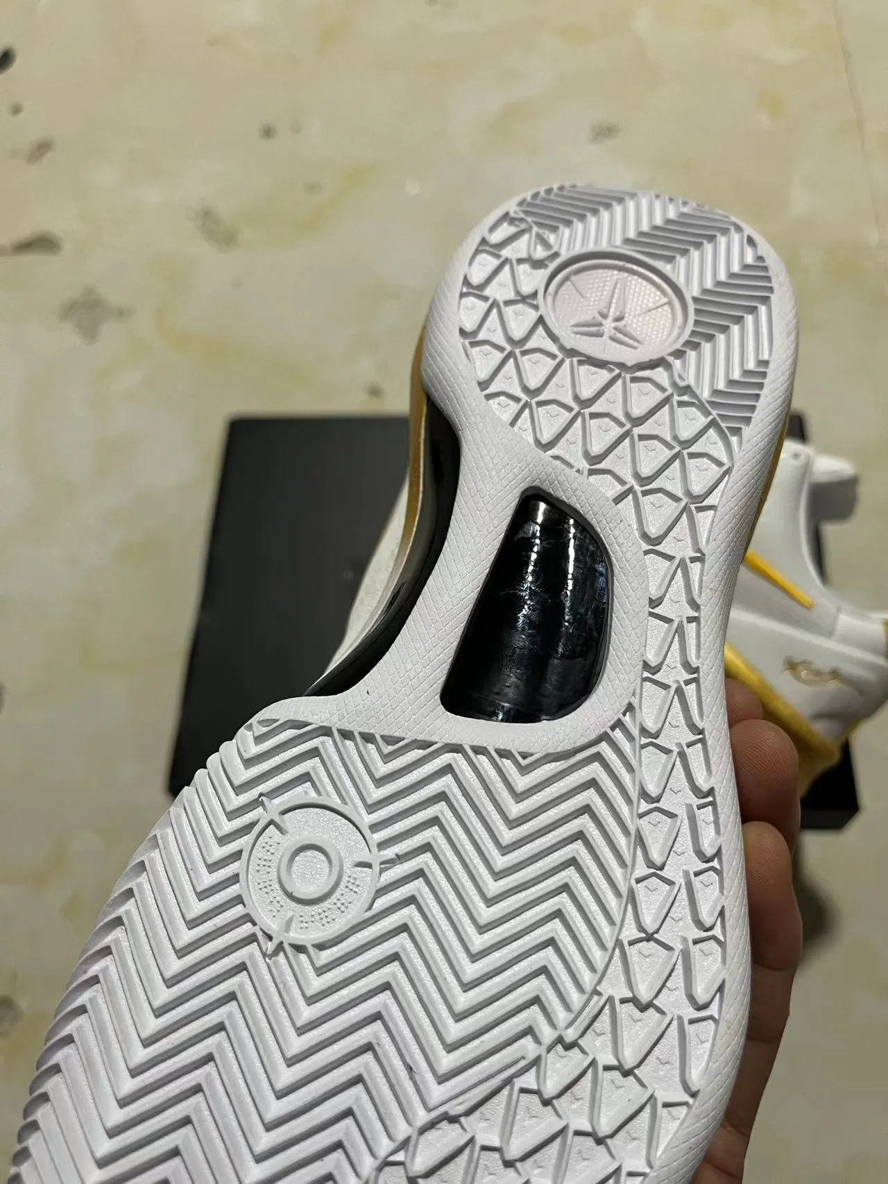 Nike White Gold Knit Upper Basketball Shoes 7