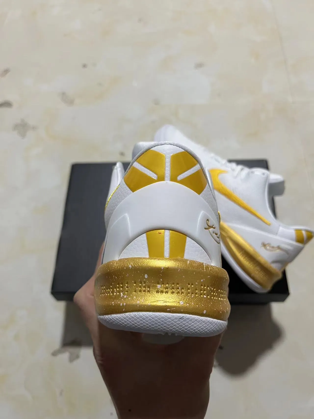 Nike White Gold Knit Upper Basketball Shoes 9