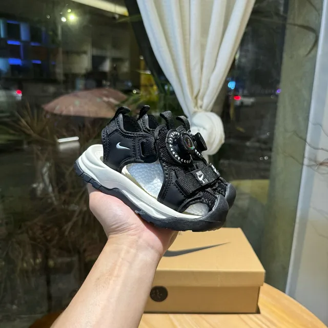 Nike White Gray Multi-Strap Adjustable Mesh Ventilation Casual Sandals 10
