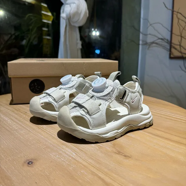 Nike White Gray Multi-Strap Adjustable Mesh Ventilation Casual Sandals 23