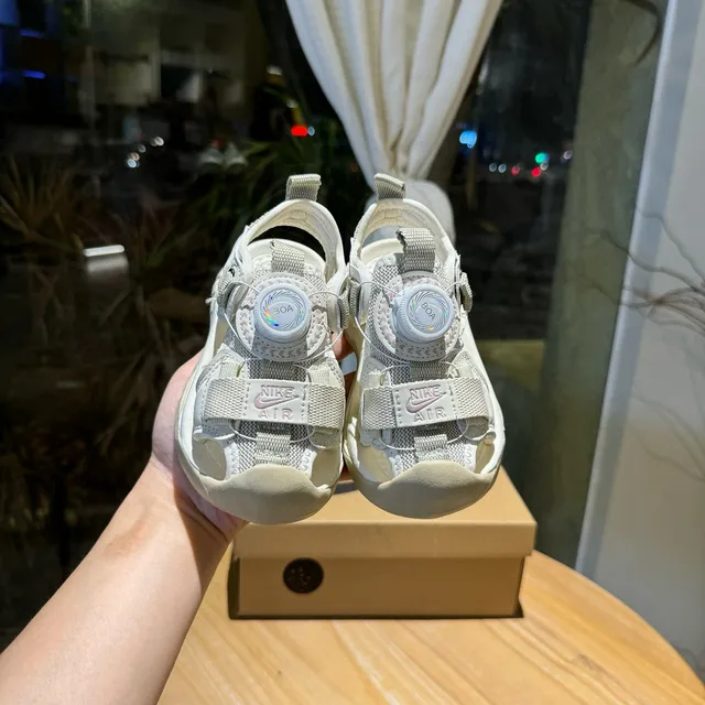 Nike White Gray Multi-Strap Adjustable Mesh Ventilation Casual Sandals 24