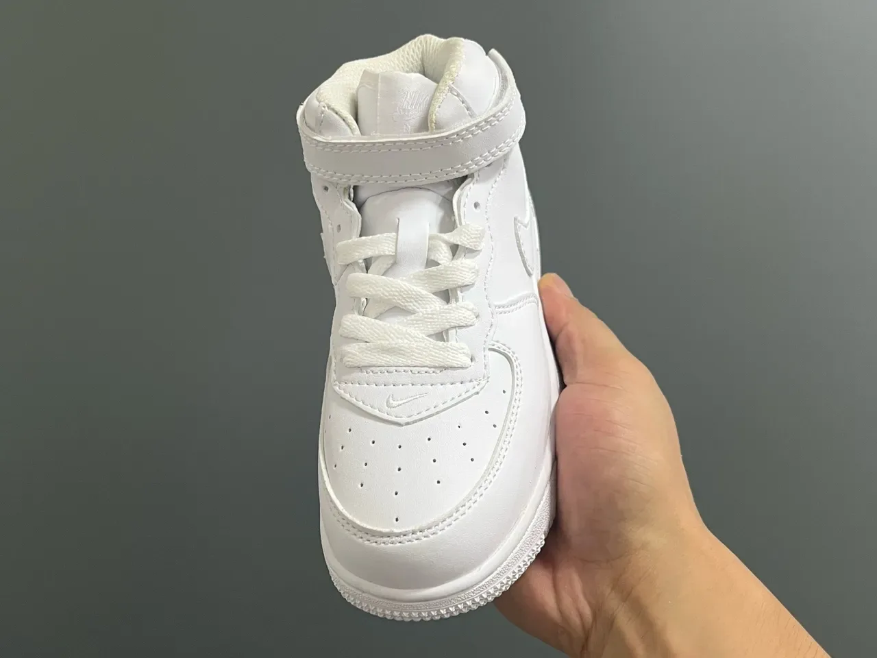 Nike White High-Top Strap-Closure Lifestyle Sneakers 18