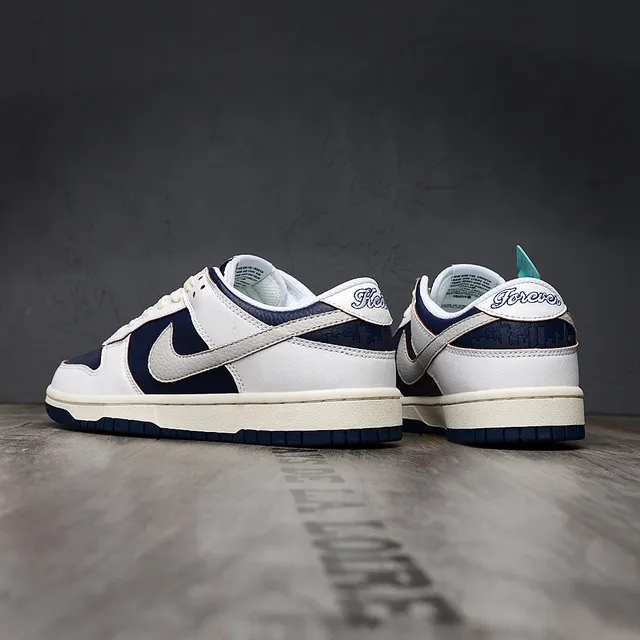 Nike White Navy Low-Top Leather-Paneled Lifestyle Sneakers 4